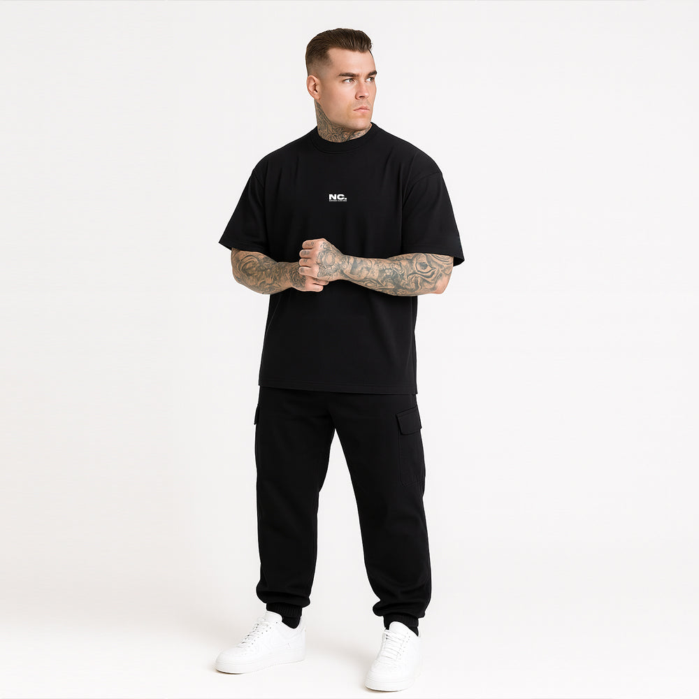 Schweres, übergroßes schwarzes T-Shirt