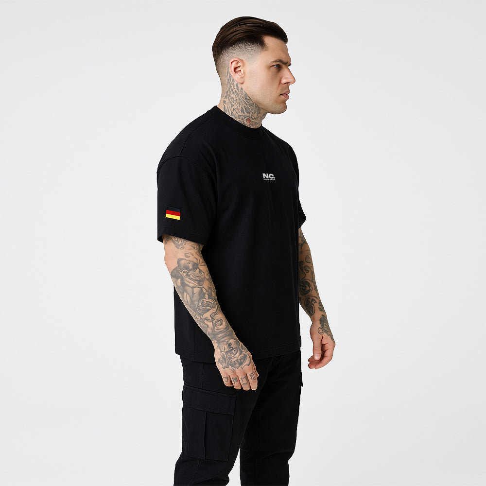 Schweres, übergroßes schwarzes T-Shirt